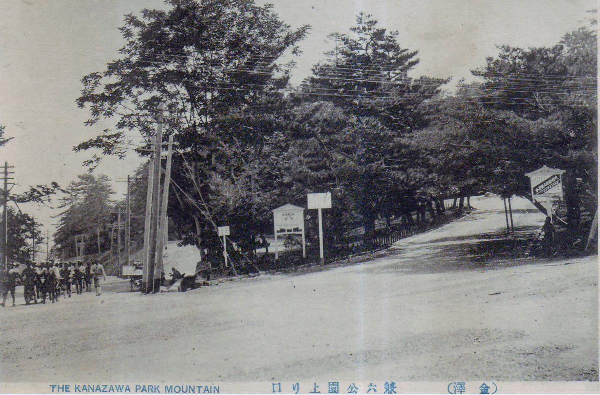 Mayumi-zaka Entrance, Ohori Ave. (Hyakkenbori moat) on the left